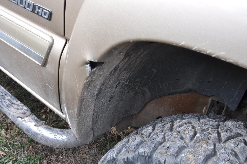 '04 Chevrolet 2500HD LS 4wd pickup