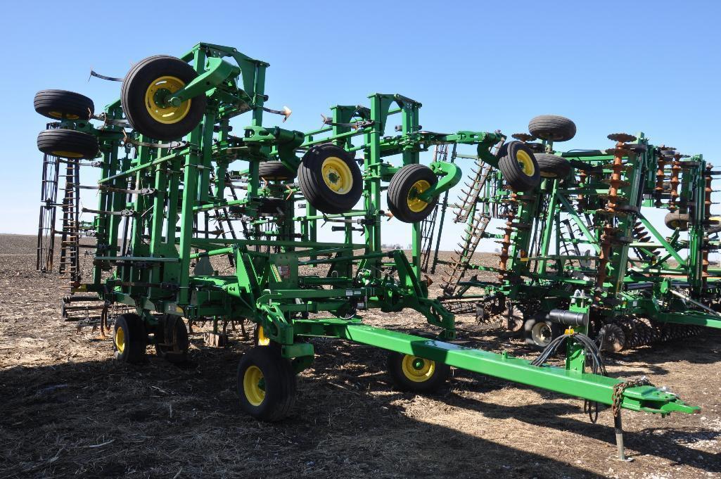 '12 JD 2210 43' 6" field cultivator