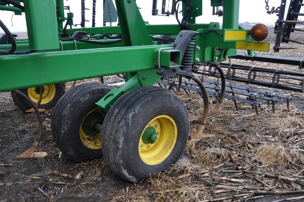 '12 JD 2210 43' 6" field cultivator