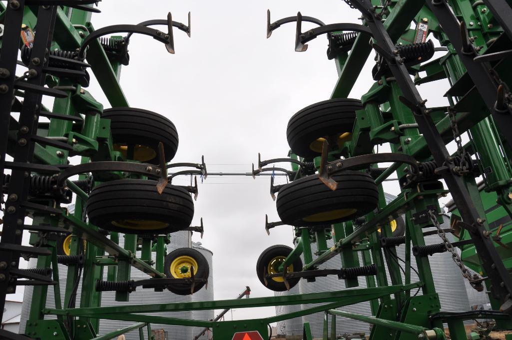 '12 JD 2210 43' 6" field cultivator