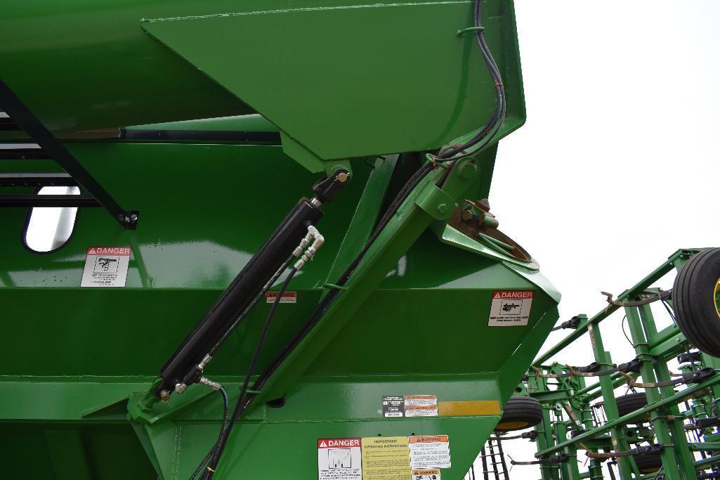 J&M 1131 GrainStorm grain cart