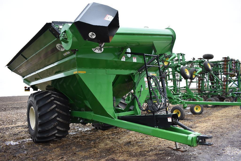 J&M 1131 GrainStorm grain cart