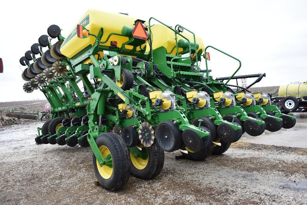 '11 JD 1790 CCS 16/31 planter