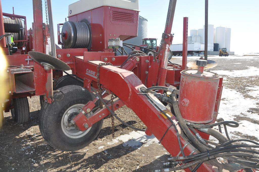 C-IH 955 "Cyclo Air" 12 row 30" front fold planter