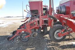 C-IH 955 "Cyclo Air" 12 row 30" front fold planter