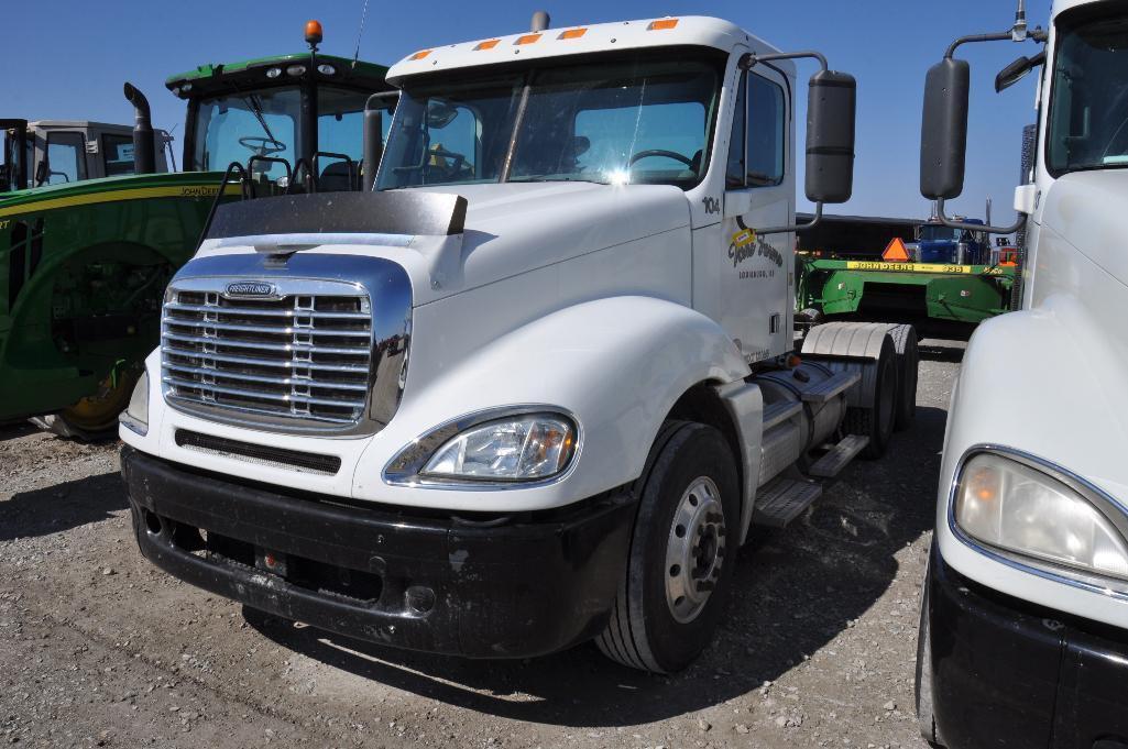 09 Freightliner Columbia daycab semi