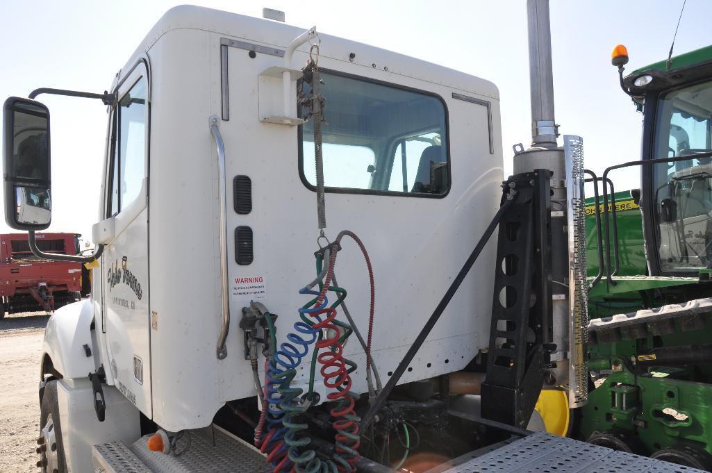 09 Freightliner Columbia daycab semi