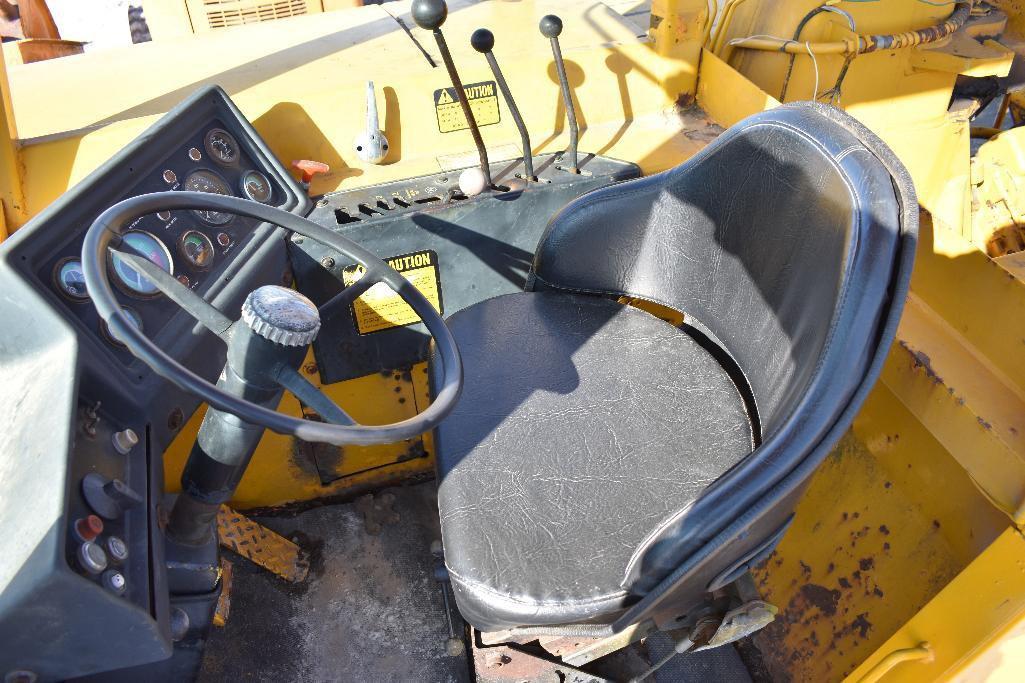 Deere 762 self propelled paddle scraper