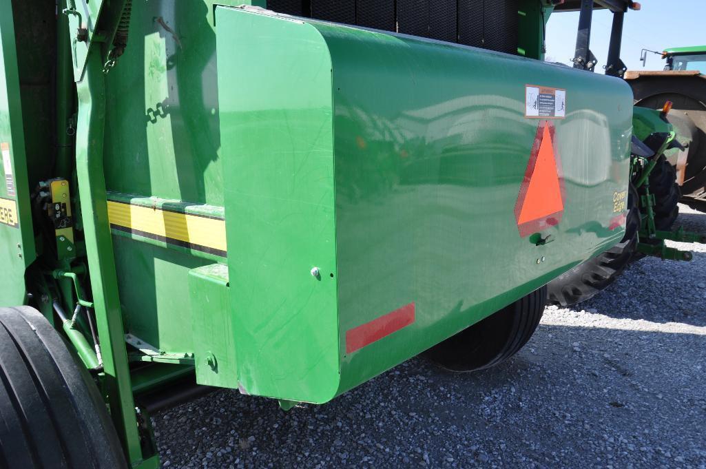 JD 568 round baler