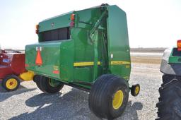 JD 568 round baler