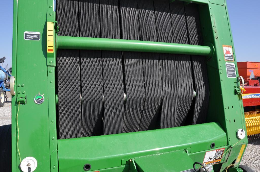 JD 568 round baler