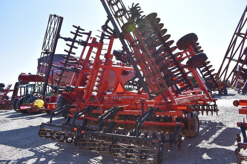 16 Kuhn Krause 8000 Excelerator 30' vertical tillage tool