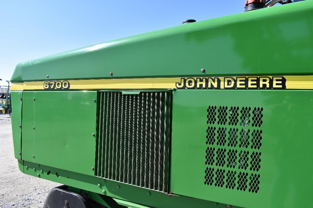 JD 6700 self propelled sprayer