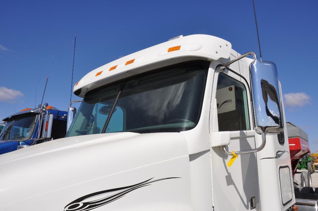 '17 Freightliner Columbia 112 glider semi