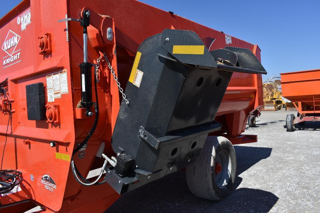 Kuhn Knight RA142 Helix mixer feed wagon