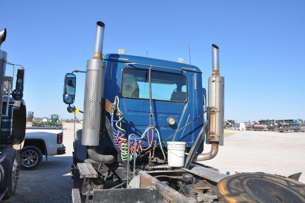 '03 Mack CH613 day cab semi