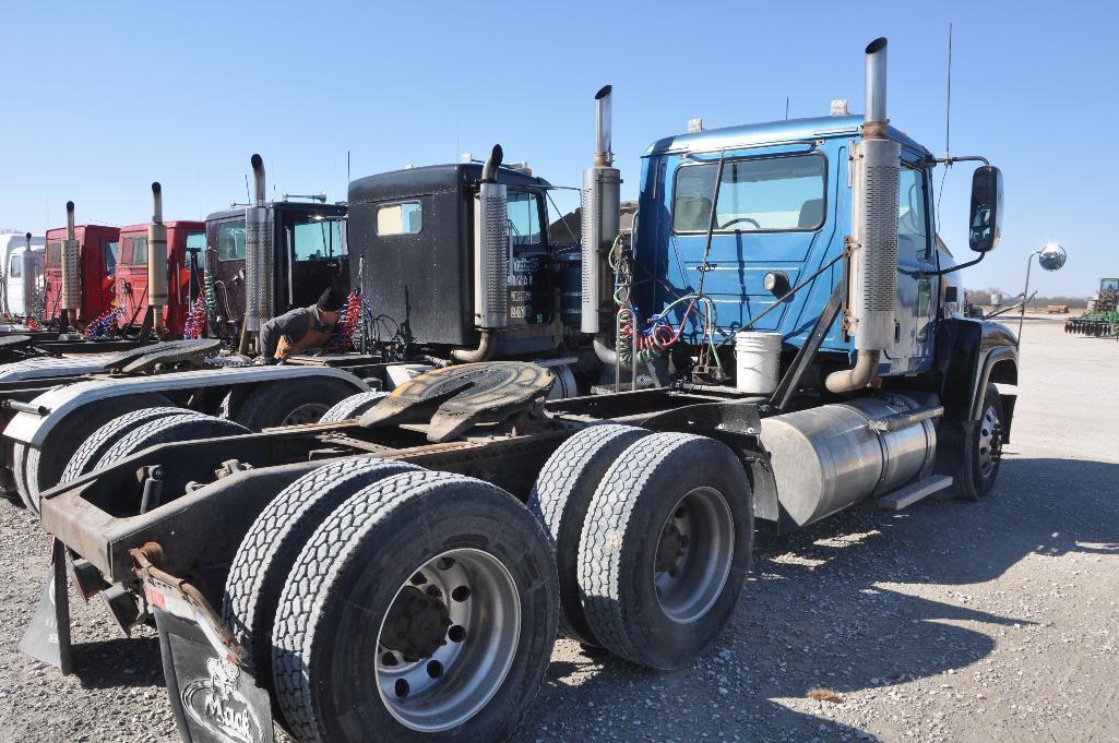 '03 Mack CH613 day cab semi