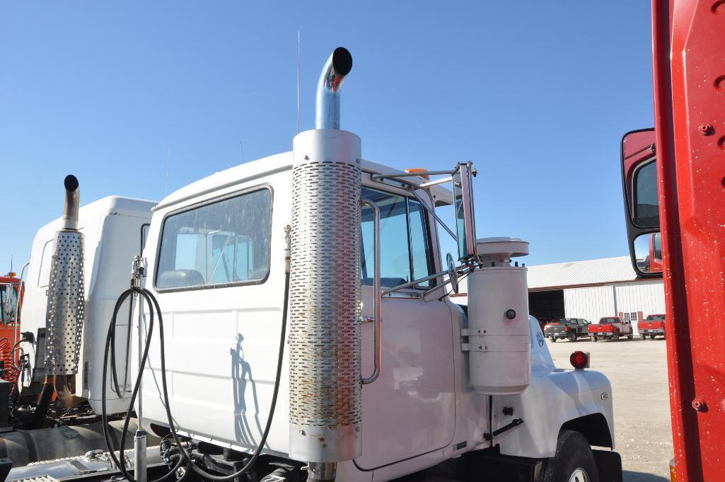 '85 Mack RS688LT day cab semi