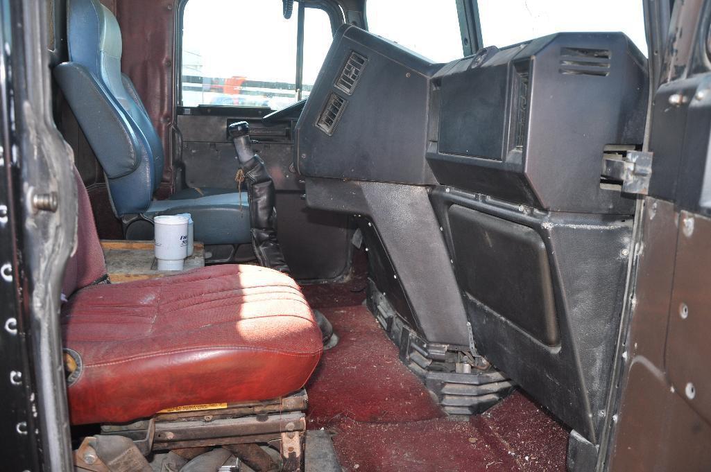 '85 Freightliner day cab semi