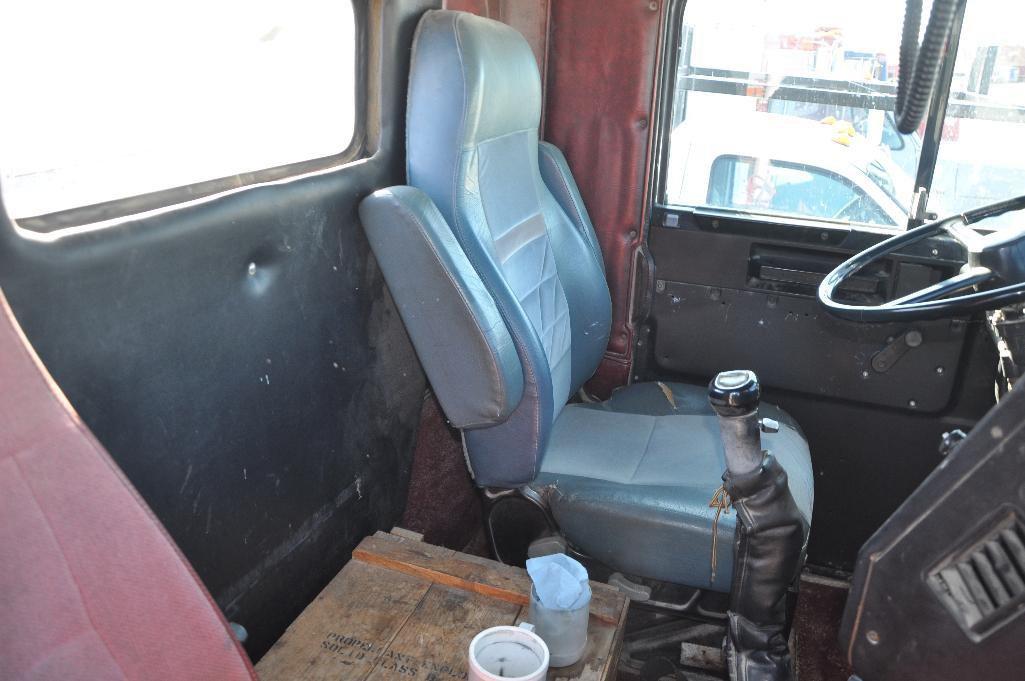 '85 Freightliner day cab semi