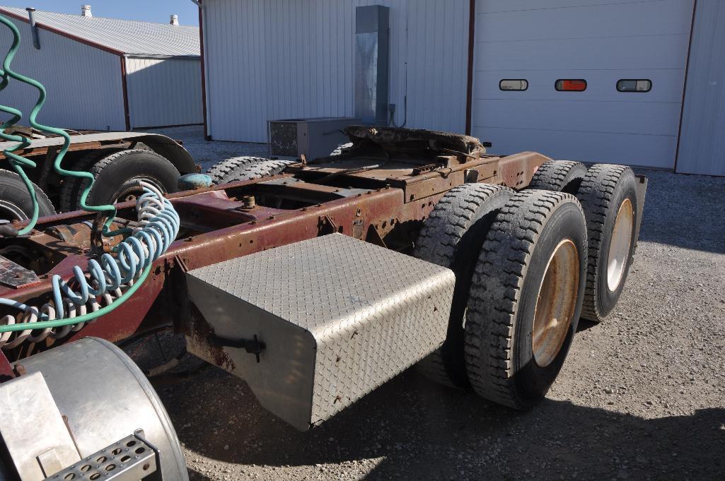 '85 Freightliner day cab semi