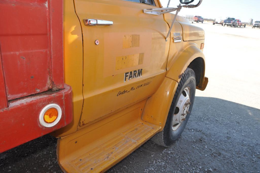 '72 GMC 5500 single axle grain truck