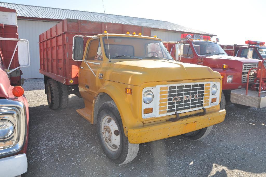 '72 GMC 5500 single axle grain truck