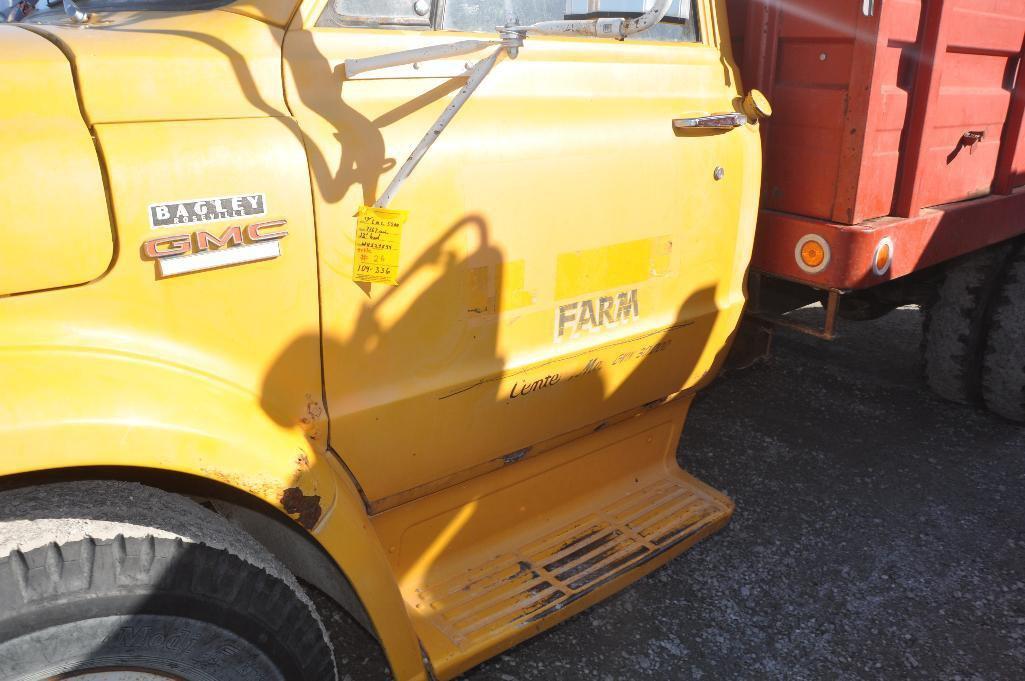 '72 GMC 5500 single axle grain truck