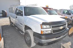 '06 Chevrolet 2500 HD 2wd extended cab pickup