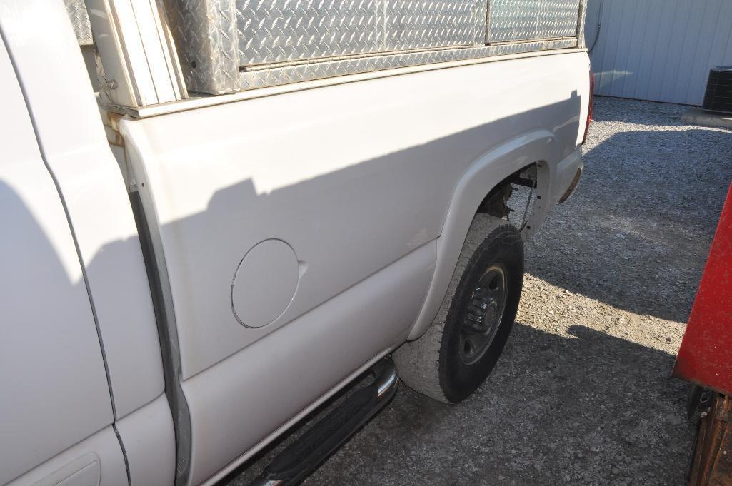 '06 Chevrolet 2500 HD 2wd extended cab pickup