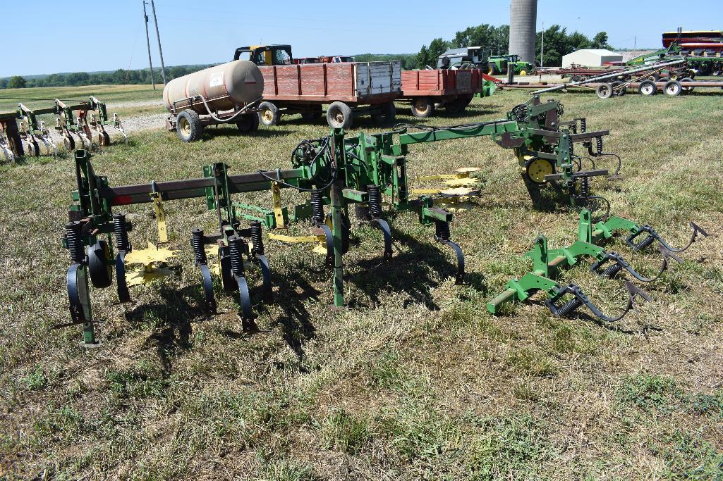 JD 725 6 row 30" front mount cultivator