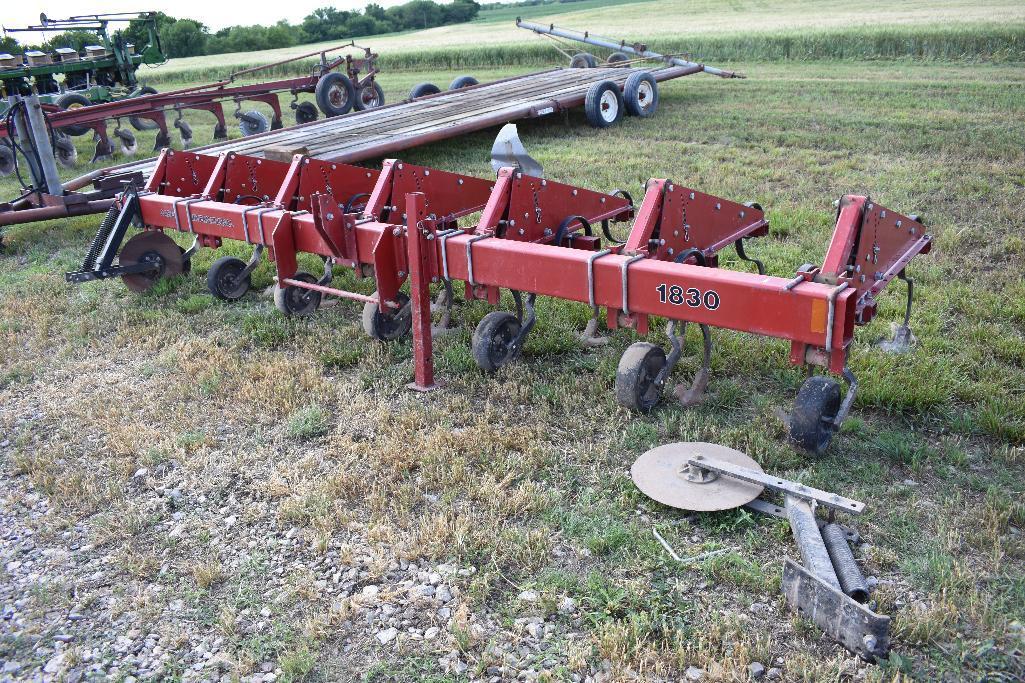 Case-IH 1830 6 row 30" cultivator