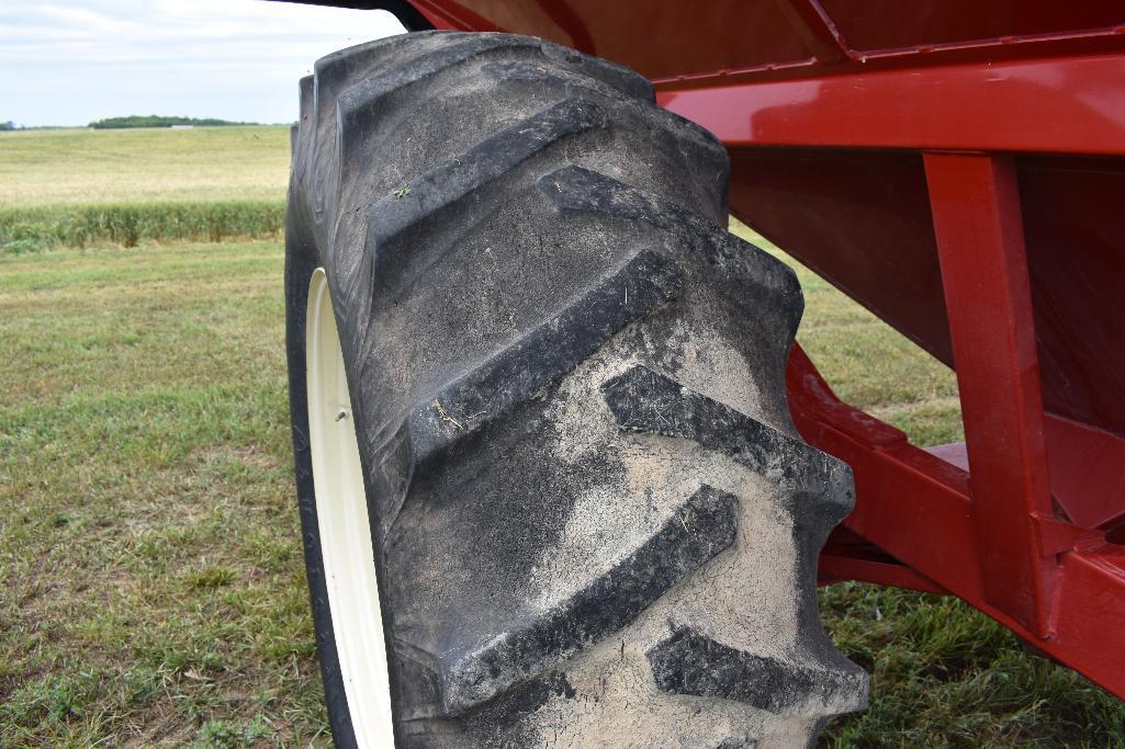 Parker 524 grain cart