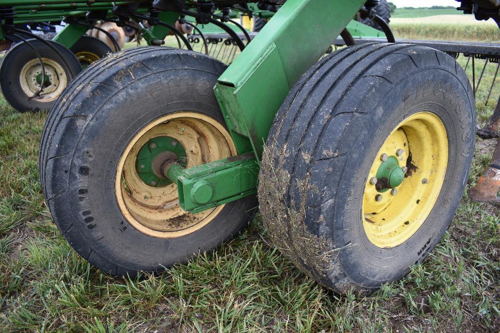 JD 980 44 1/2' field cultivator