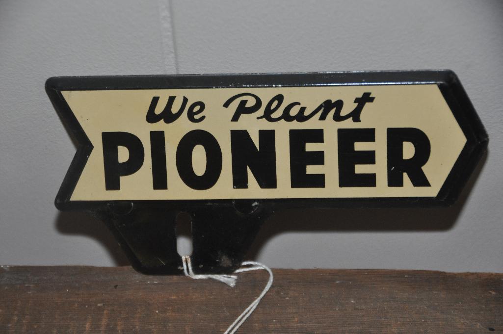 WE PLANT PIONEER AG RELATED LICENSE PLATE TOPPER