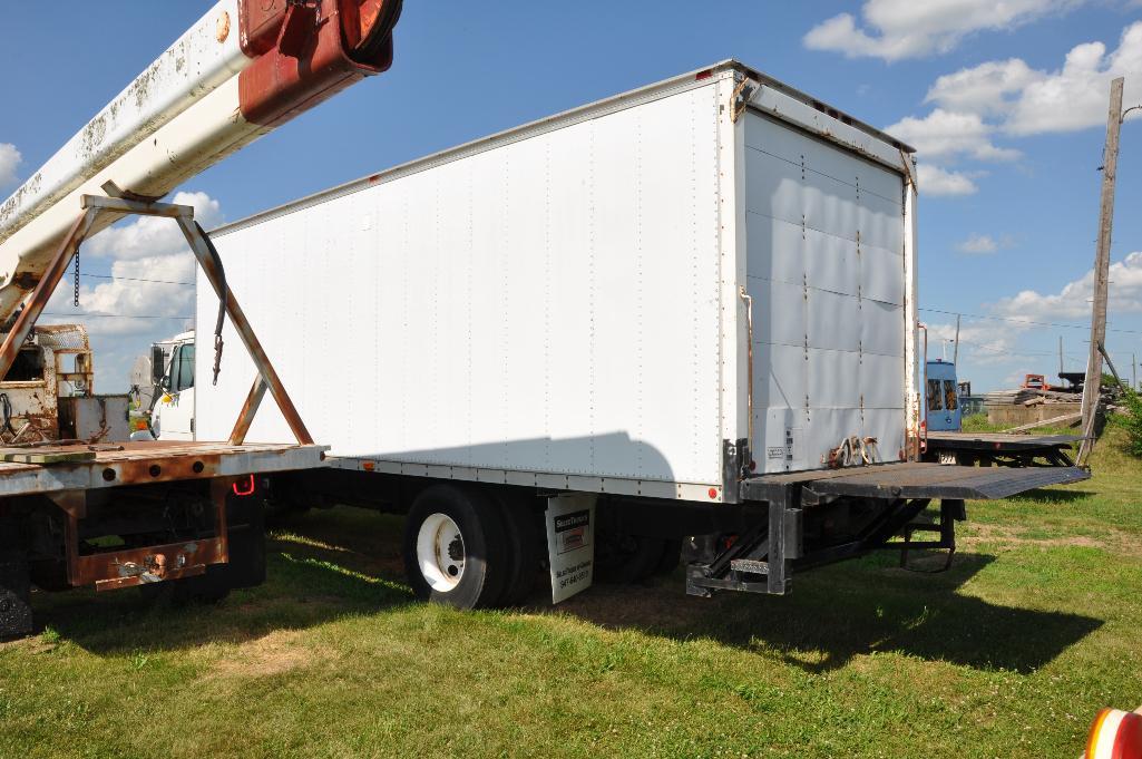 '98 Freightliner FL70 van truck