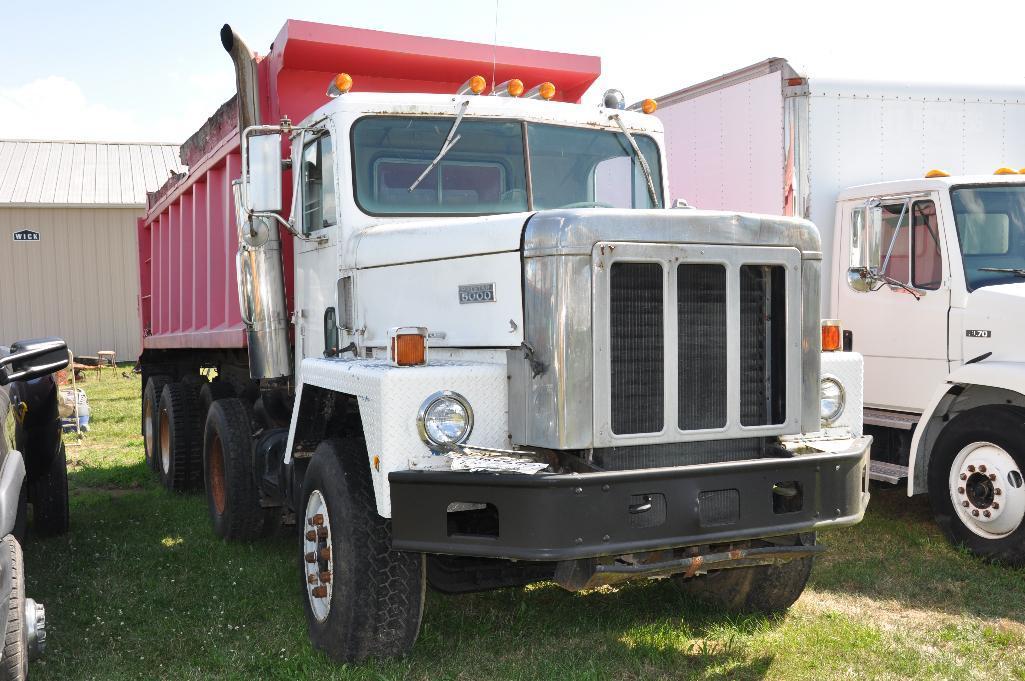 '76 IH Paystar 5000 dump truck