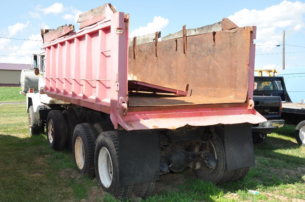 '76 IH Paystar 5000 dump truck