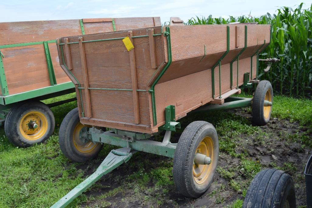 Wooden 10' flare box w/ John Deere 953 gear...and IH end gate seeder