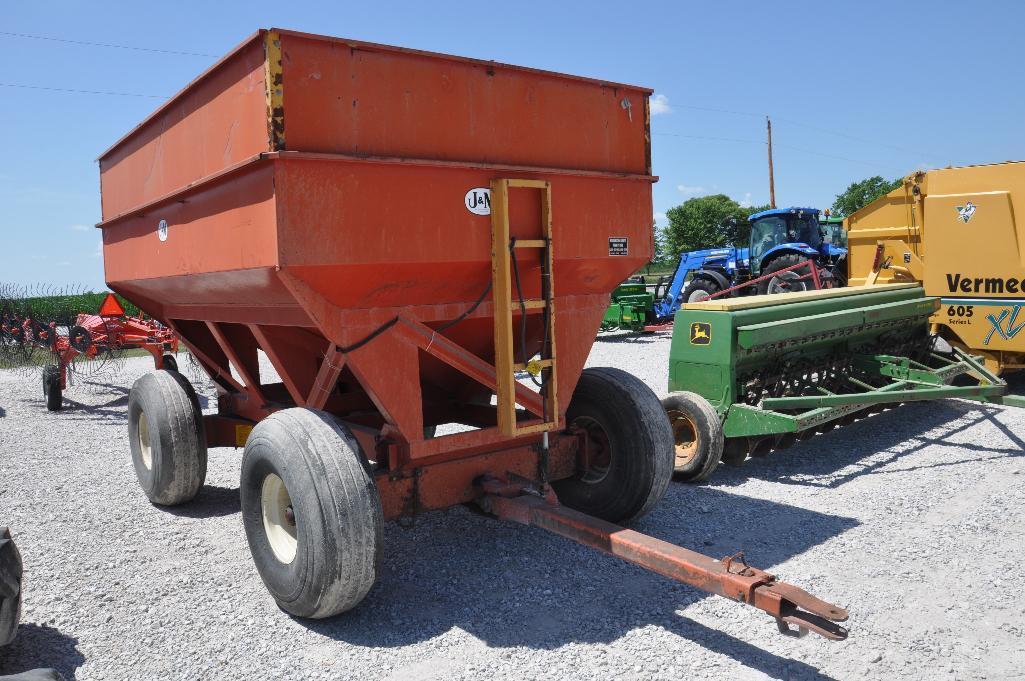 J&M 350 gravity wagon on J&M running gear