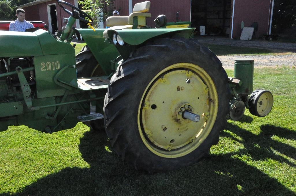 John Deere 2010 gas tractor