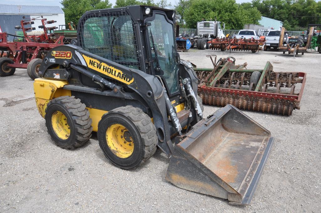 '11 New Holland L220 skidsteer