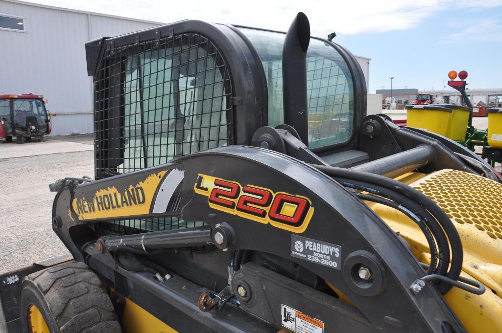 '11 New Holland L220 skidsteer