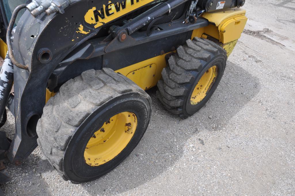 '11 New Holland L220 skidsteer