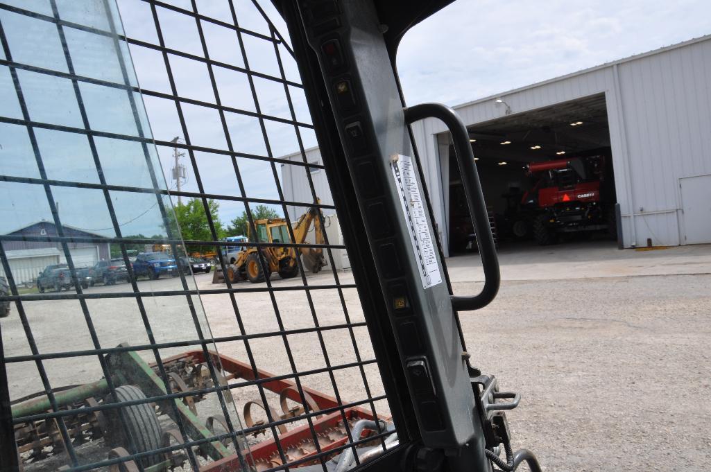 '11 New Holland L220 skidsteer