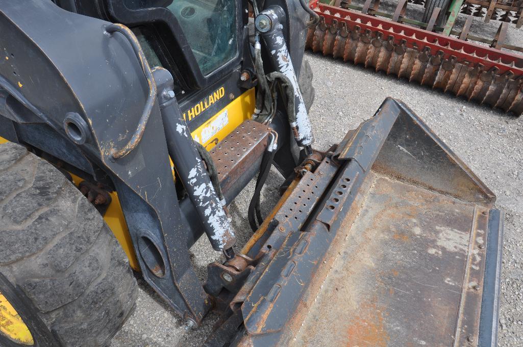 '11 New Holland L220 skidsteer