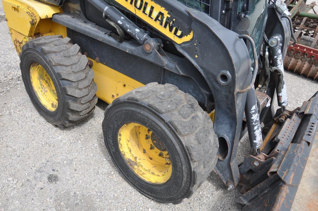 '11 New Holland L220 skidsteer