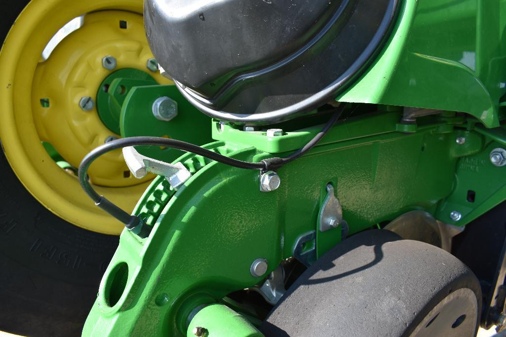 '16 JD 1775NT CCS 16 row 30" ExactEmerge planter