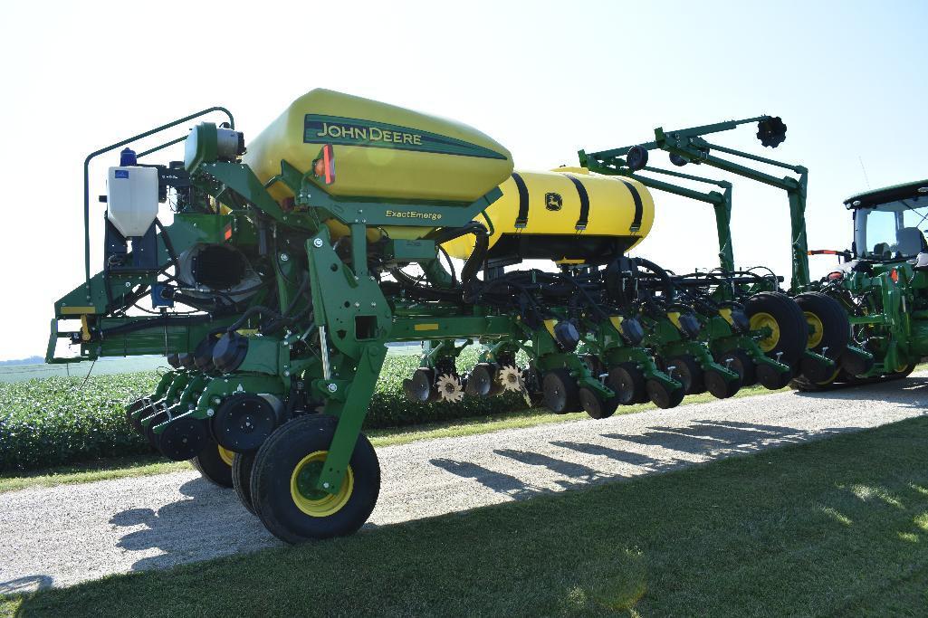 '16 JD 1775NT CCS 16 row 30" ExactEmerge planter