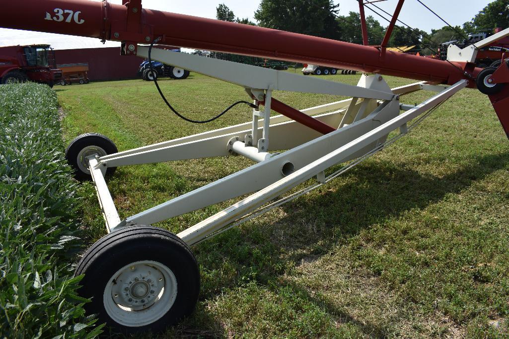 Buhler/Farm King 1370 swing away auger